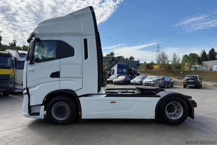 Vakio vetoauto IVECO S-Way 490 4x2
