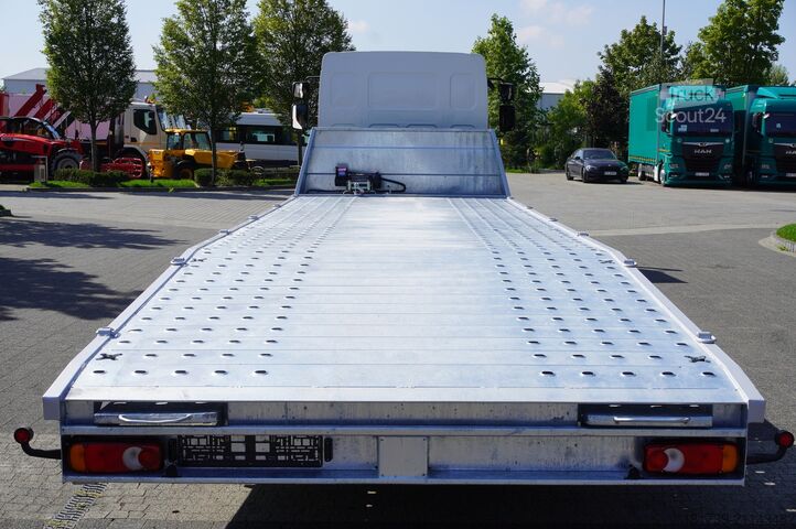 Tow truck Renault D12 / New galvanized tow truck superstru