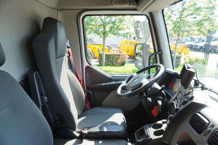 Tow truck Renault D12 / New galvanized tow truck superstru