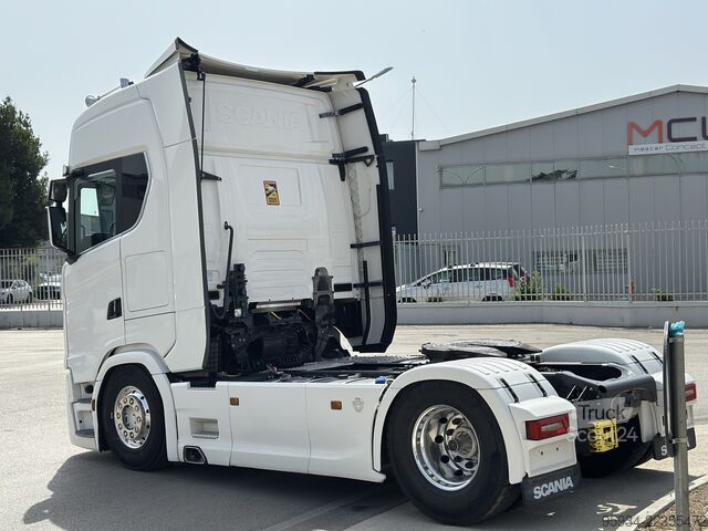 وحدة جرار قياسية SCANIA 660S