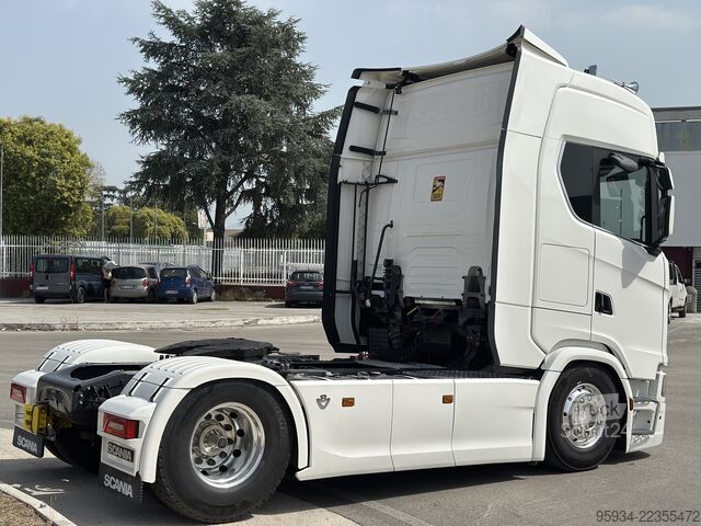 وحدة جرار قياسية SCANIA 660S
