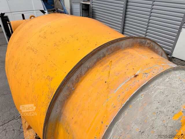 Vehicul comercial  Prestel 3 Achs Fahr Betonmischer 10m³ - defekt!