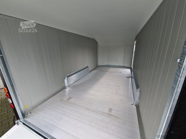 Araba römorku Cheval Liberté C 900 Roadster aerodynamischer Alukoffer Rampe