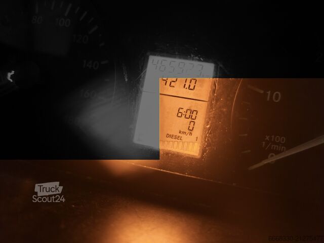 Furgoneta con caja frigorífica Thermo King con refrigeración en marcha y en parado Mercedes Benz Sprinter