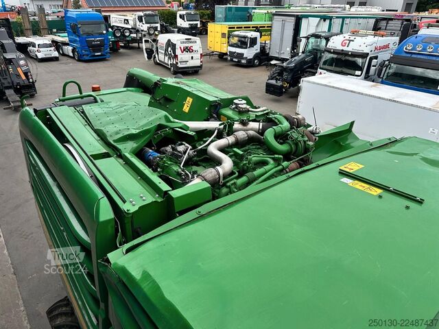 Kombains John Deere WT56/T560HM Mähdrescher *verunfallt*
