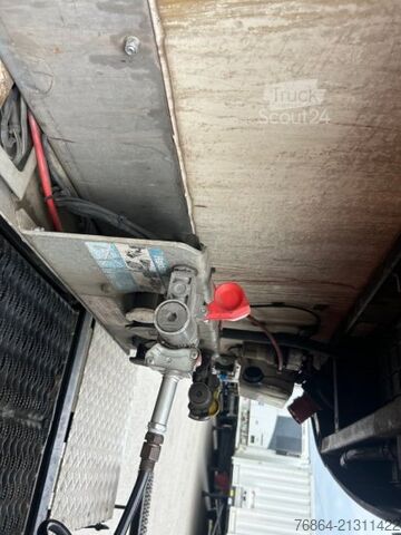 Semirremolque de plataforma baja MENCI FLEISCHKüHLER ROHRBAHNEN, LIFTACHSE, BPW, LIGHT WEIGHT