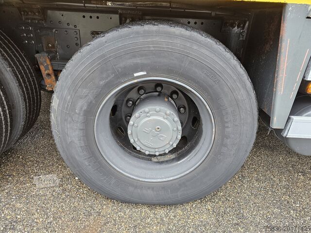 Vrachtwagen met kraan DAF CF 85.330 ATI / 40 t/m CRANE / KRAN / 8.500 km!