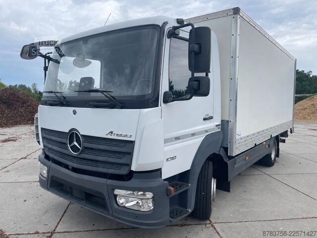 Vrachtwagen met bakwagen Mercedes-Benz Atego 1016