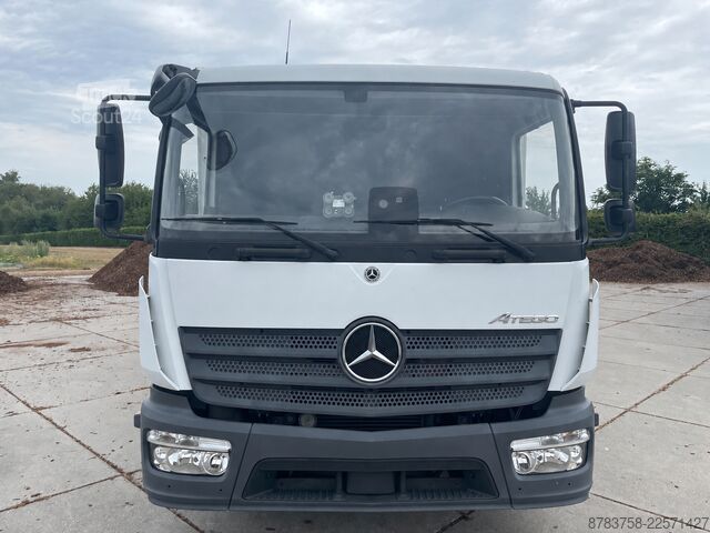 Vrachtwagen met bakwagen Mercedes-Benz Atego 1016