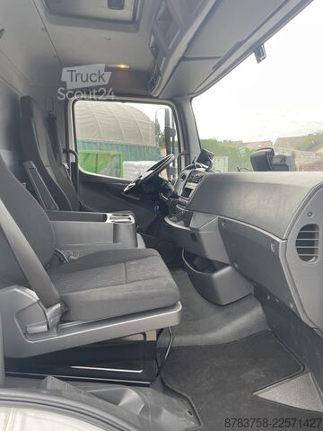 Vrachtwagen met bakwagen Mercedes-Benz Atego 1016