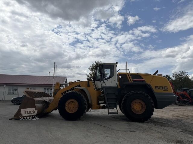 навантажувач Liebherr L586 2plus2