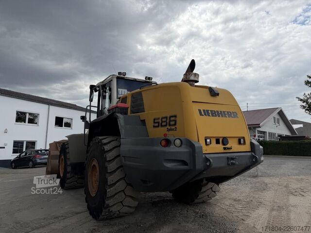 навантажувач Liebherr L586 2plus2