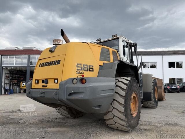 навантажувач Liebherr L586 2plus2