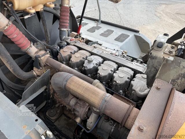 навантажувач Liebherr L586 2plus2