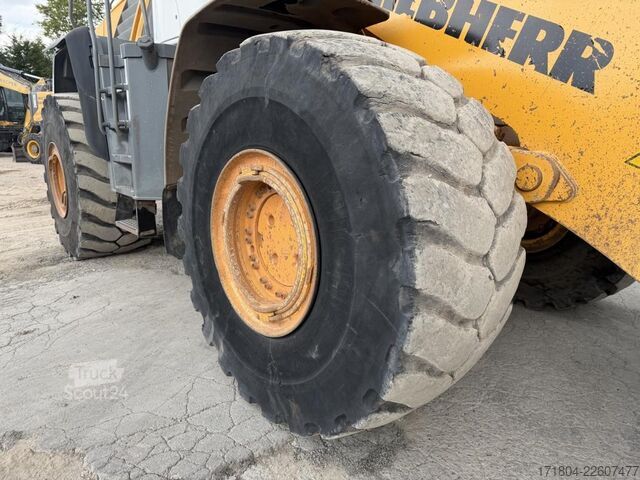 навантажувач Liebherr L586 2plus2