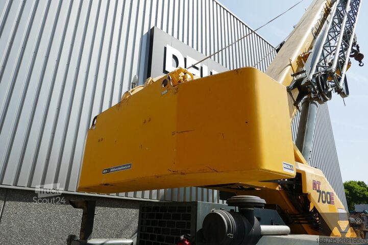 Macara pentru teren accidentat Grove RT700E