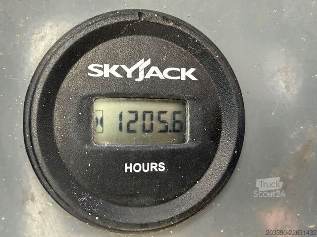 منصة عمل Skyjack SJ6826RT 4x4 Diesel, 9.9 Meter, 1.205 H