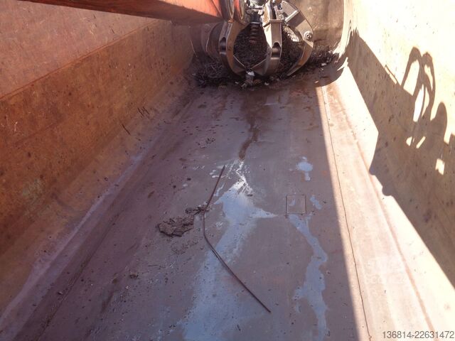 شاحنة قلّابة بذراع تحميل متحرك  Beringer Schrottmulde Penz 15LR 10.10 Kran