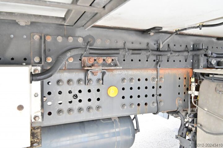 Valníkový nákladní automobil s plachtou Mercedes-Benz Antos 1843 E6 Thermo King T-800R LBW AHK