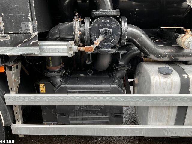 Suction vehicle Volvo FM 400 8x4 Manual Wicom Combi