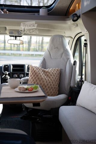 Puoliksi integroitu matkailuauto LMC Cruiser 740 EL CSD Aktion € 4.450,00 Nachlass