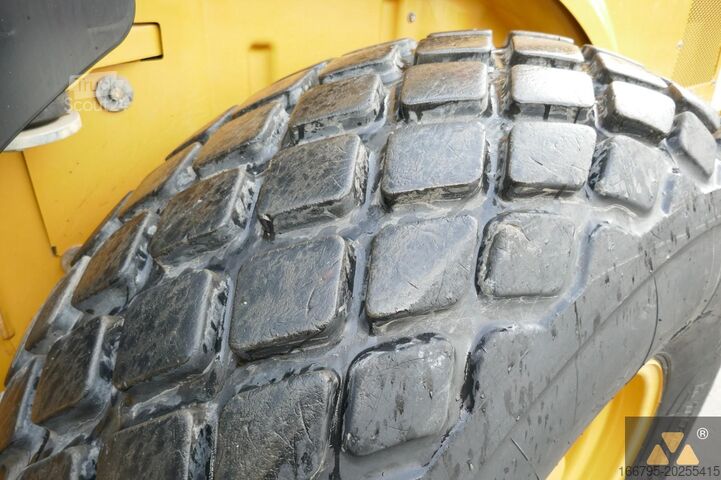 Role cu un singur tambur Caterpillar CS66B
