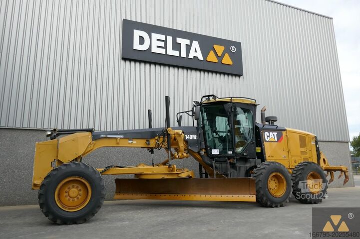 Grader Caterpillar 140M2