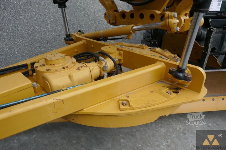 Grader Caterpillar 140M2