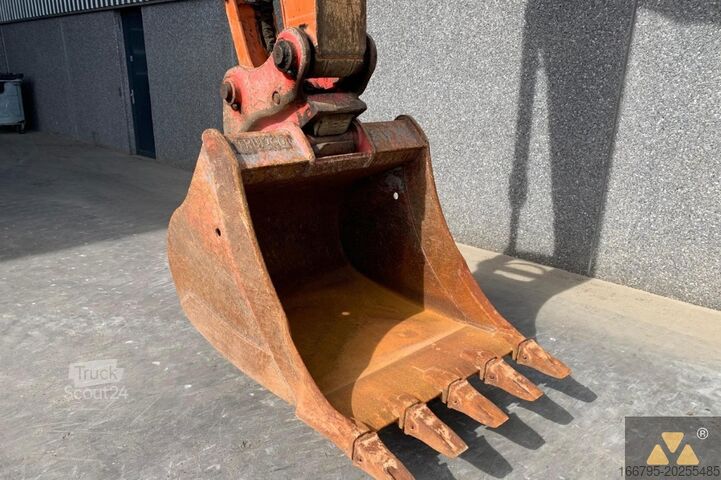 Escavatore cingolato Hitachi ZX225USLC-6