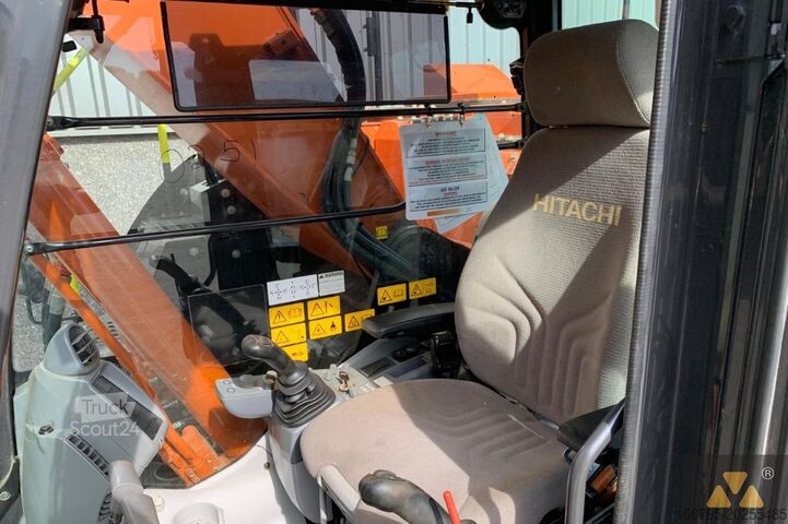 Escavatore cingolato Hitachi ZX225USLC-6
