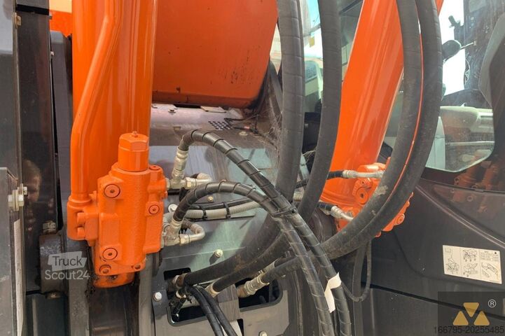 Escavatore cingolato Hitachi ZX225USLC-6