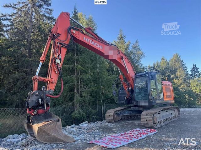 ķēžu ekskavators Hitachi ZX225 Excavator with Tilt and 2 Buckets