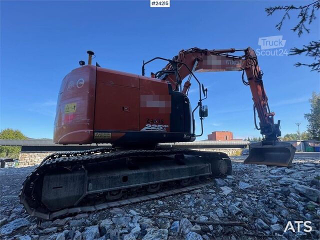 ķēžu ekskavators Hitachi ZX225 Excavator with Tilt and 2 Buckets