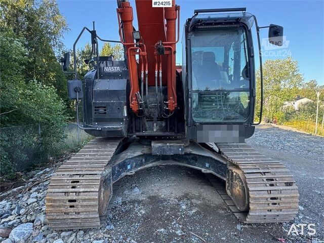 ķēžu ekskavators Hitachi ZX225 Excavator with Tilt and 2 Buckets