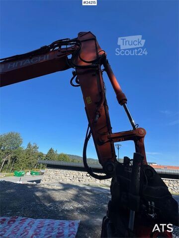 ķēžu ekskavators Hitachi ZX225 Excavator with Tilt and 2 Buckets