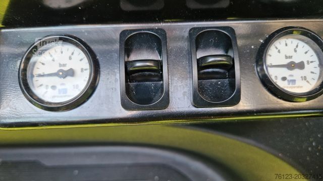Kaupunkibussi MERCEDES-BENZ Heckniederflur Sprinter 517 / 4 er Bestuhlung