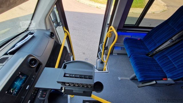 Kaupunkibussi MERCEDES-BENZ Heckniederflur Sprinter 517 / 4 er Bestuhlung