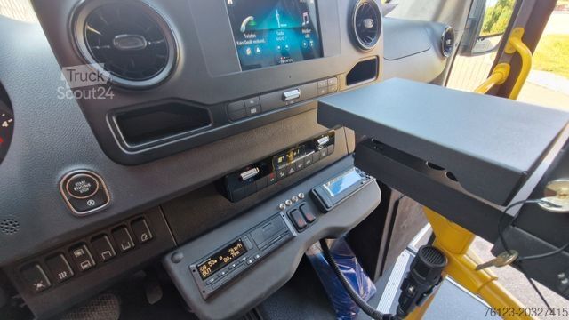 Kaupunkibussi MERCEDES-BENZ Heckniederflur Sprinter 517 / 4 er Bestuhlung