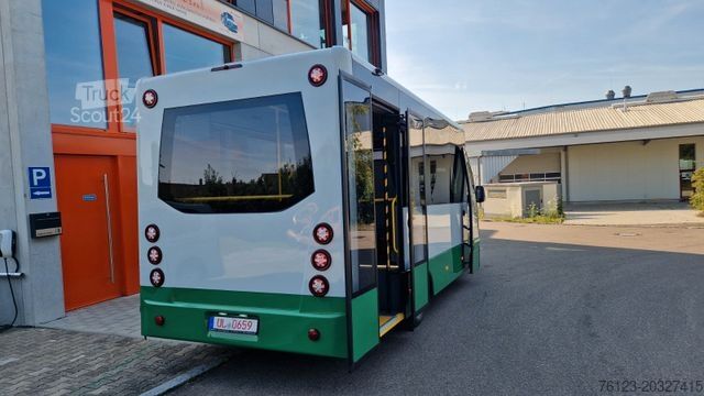 Kaupunkibussi MERCEDES-BENZ Heckniederflur Sprinter 517 / 4 er Bestuhlung