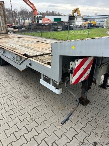 Low loader semitrailer MÖSLEIN STR 3 Schwebheim 3-Achs Satteltieflader Radmulde