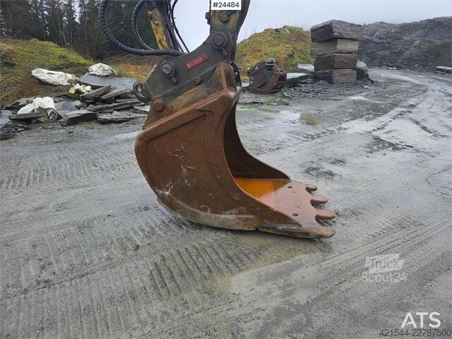 багер на вериги Komatsu PC210LC-11 Excavator with OilQuick quick coupler a