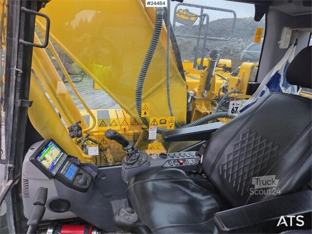 багер на вериги Komatsu PC210LC-11 Excavator with OilQuick quick coupler a