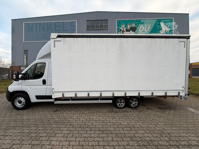 Verhollinen pakettiauto FIAT Ducato Plane Tandemachse 3 Achsen