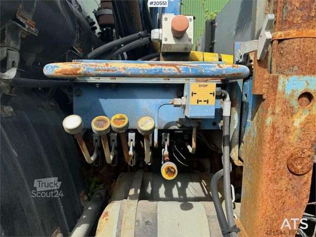 Camion-grue Volvo FL4 Flatbed Truck with HMF Crane – Sold as a Repai
