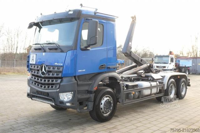 Kroklastbil MERCEDES-BENZ Arocs 2645 K 6x4 Abrollkipper Meiller deutsch to