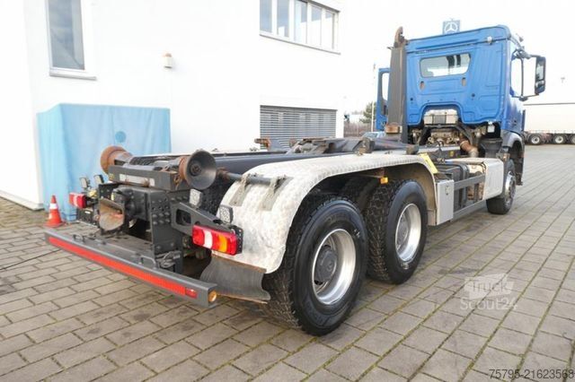 Kroklastbil MERCEDES-BENZ Arocs 2645 K 6x4 Abrollkipper Meiller deutsch to