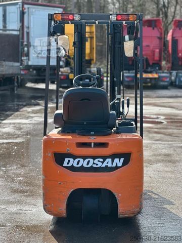 Front loader forklift DOOSAN BR16R-7 Elektro Frontstapler mit Ladegerät