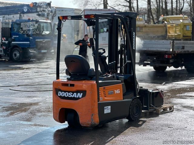 Front loader forklift DOOSAN BR16R-7 Elektro Frontstapler mit Ladegerät