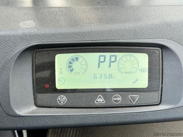 Front loader forklift DOOSAN BR16R-7 Elektro Frontstapler mit Ladegerät