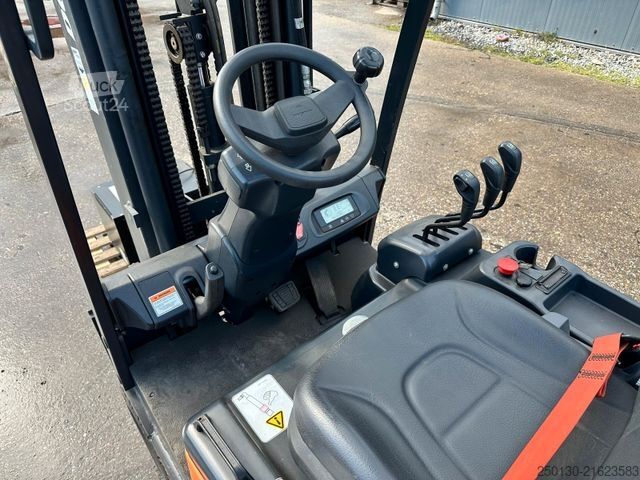 Front loader forklift DOOSAN BR16R-7 Elektro Frontstapler mit Ladegerät